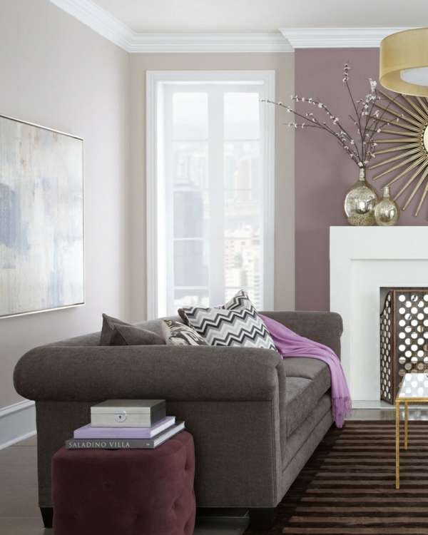 svetainė sienų dažai šviesiai pilka sienų spalvos dizainas rožinė violetinė spalva
