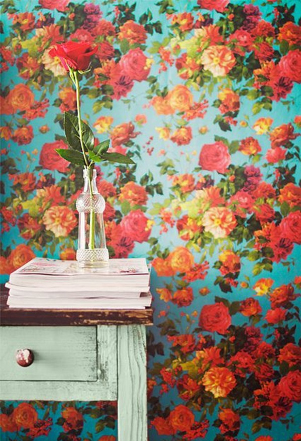 Ideas de diseño de pared de salón estampado de flores papel pintado de época colorido