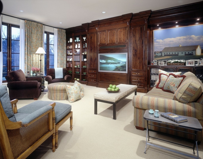 Stue møbler smukke mønstre kombinerer lange gardiner