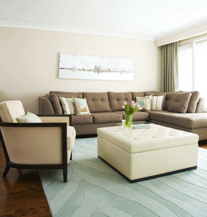 obývací pokoj nápady koberec hnědý roh sofa tulipány
