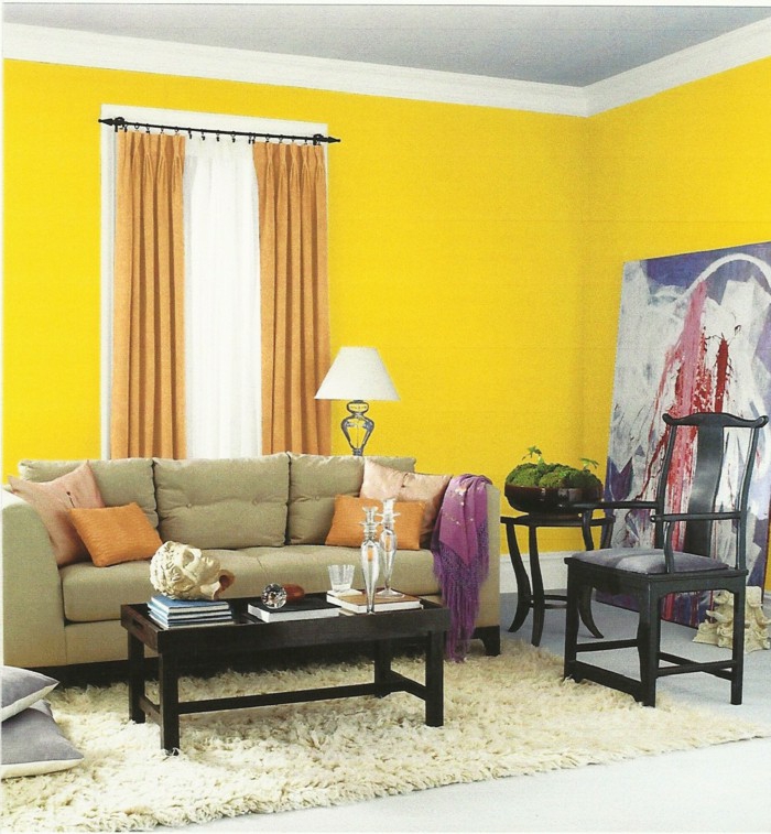 Living room χαλί μπεζ χαλί κίτρινο τοίχους φωτεινό πορτοκαλί τόνους