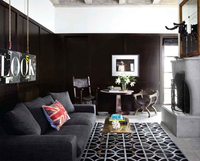 Καθιστικό πολυτελές σκούρο γκρι μαύρο τοίχο καναπέδες