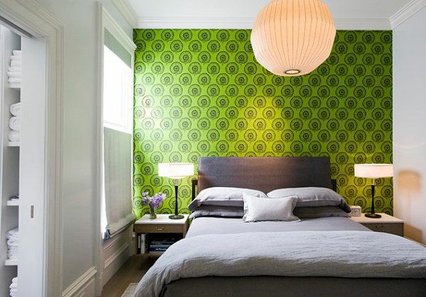 diseño de pared de dormitorio en cama gris verde