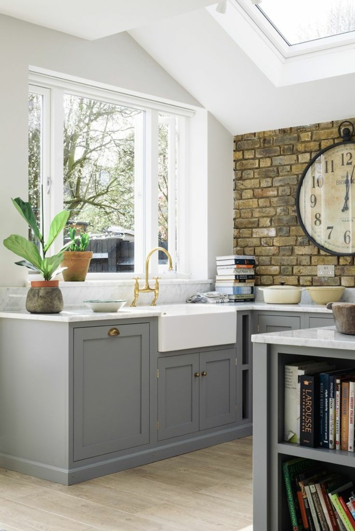 accents vintage mur de briques dans la cuisine moderne