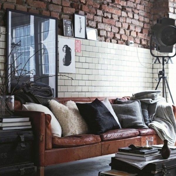 murvæg stue stue rustikke møbler lædersofa