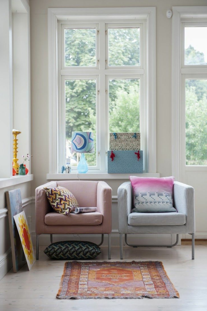 værelse møbler vinterlige tæppe lænestole pastel nuancer